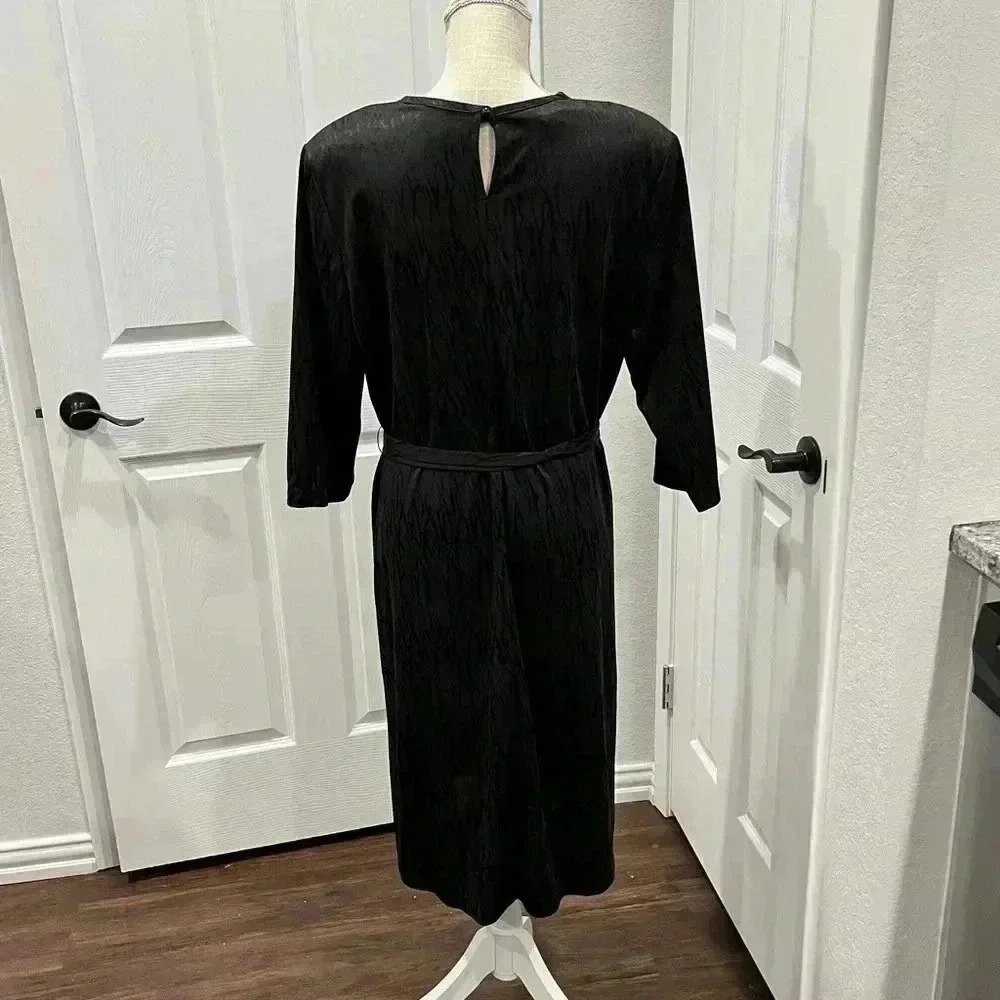 Vintage Anthony Richards 80’s Sheath dress with removable belt and shoulder pads - Picture 7 of 12